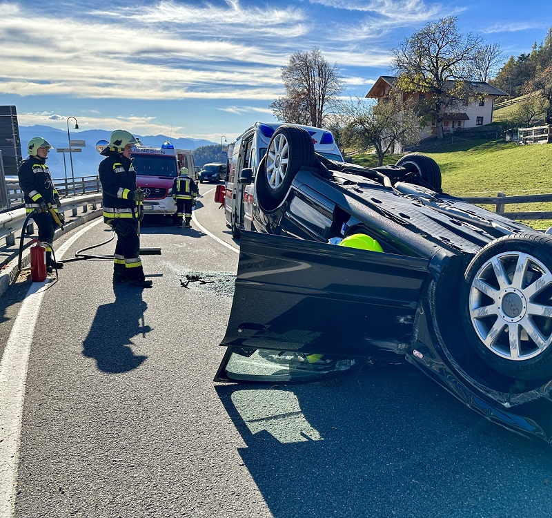 San Genesio perde il controllo dell auto e si ribalta attivata l